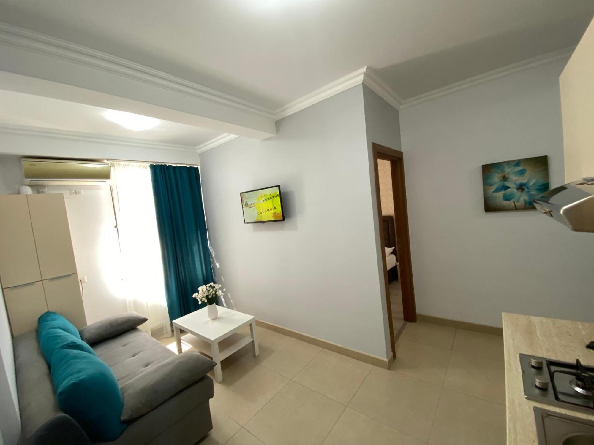 Solid 387 Mamaia